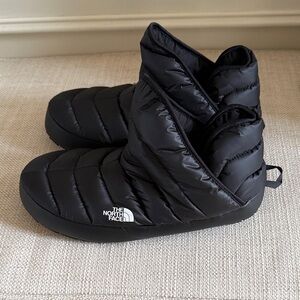 NWT Men’s Size 9 North Face Black Insulated Booties